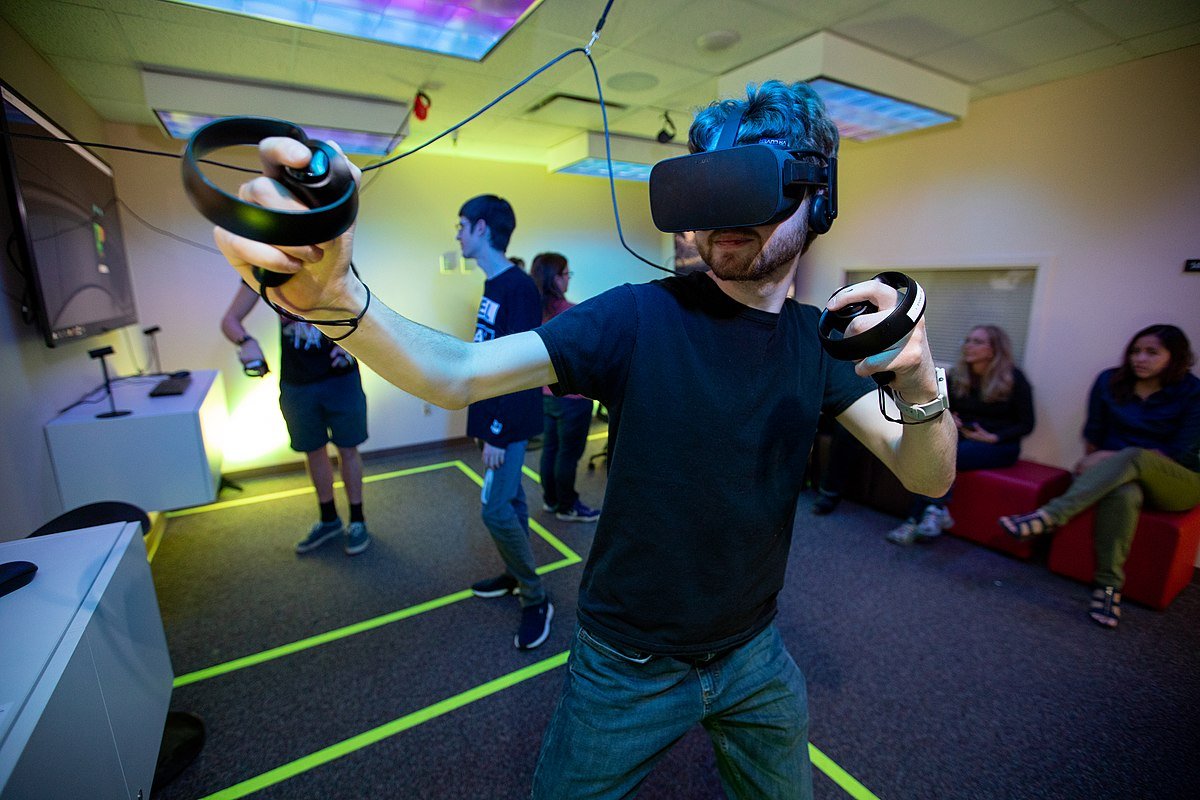 Interactive Entertainment The World of Gaming and Virtual Reality