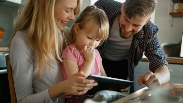 Parenting in the Digital Age Balancing Screen Time and Real Connections