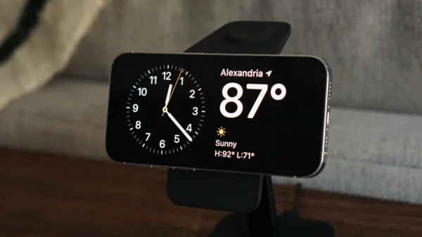 Apple smart home display 2025